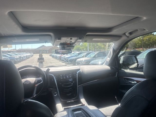 Used 2020 Cadillac Escalade Luxury AWD/4WD image 11