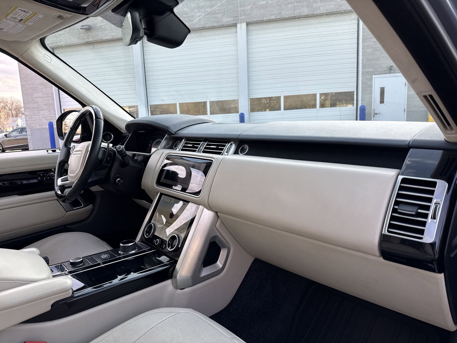 Used 2018 Land Rover Range Rover Long Wheelbase Supercharged image 21