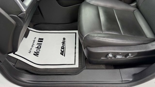 Certified 2025 Cadillac XT4 Premium Luxury AWD/4WD image 43