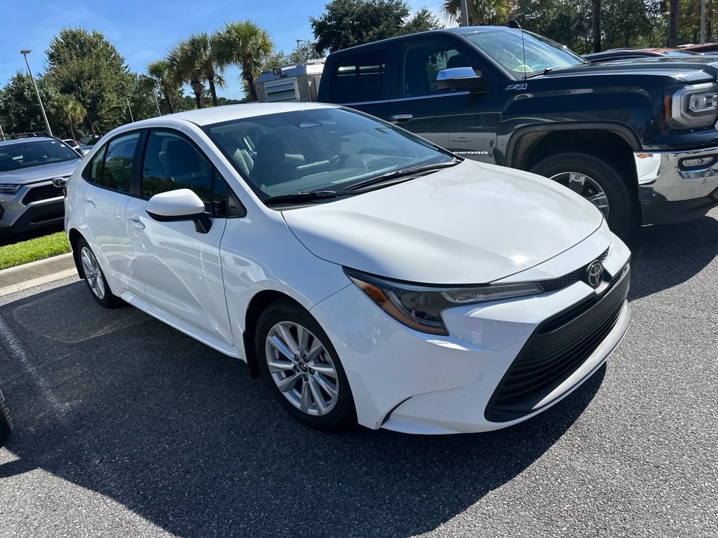 Used 2026 Toyota Corolla LE FWD image 2