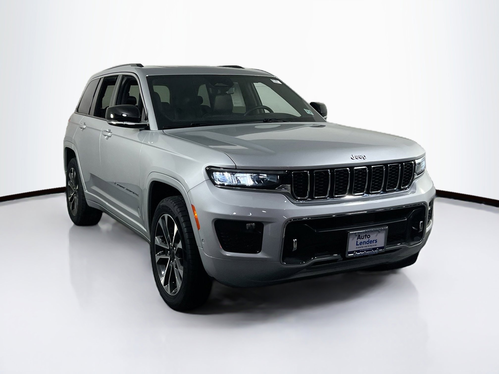 Used 2022 Jeep Grand Cherokee Overland w/ Luxury Tech Group IV image 3