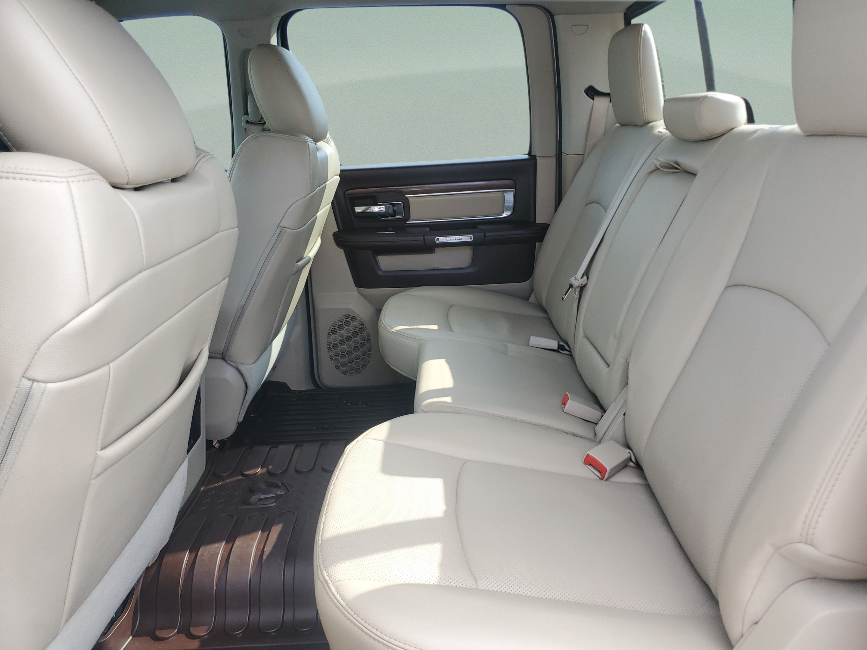 Used 2016 RAM 1500 Laramie w/ Convenience Group AWD/4WD image 8
