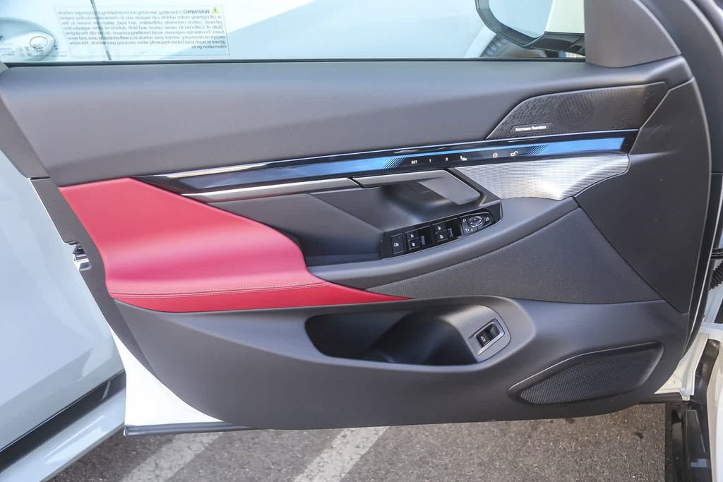 New 2026 BMW i5 eDrive40 w/ M Sport Package image 17