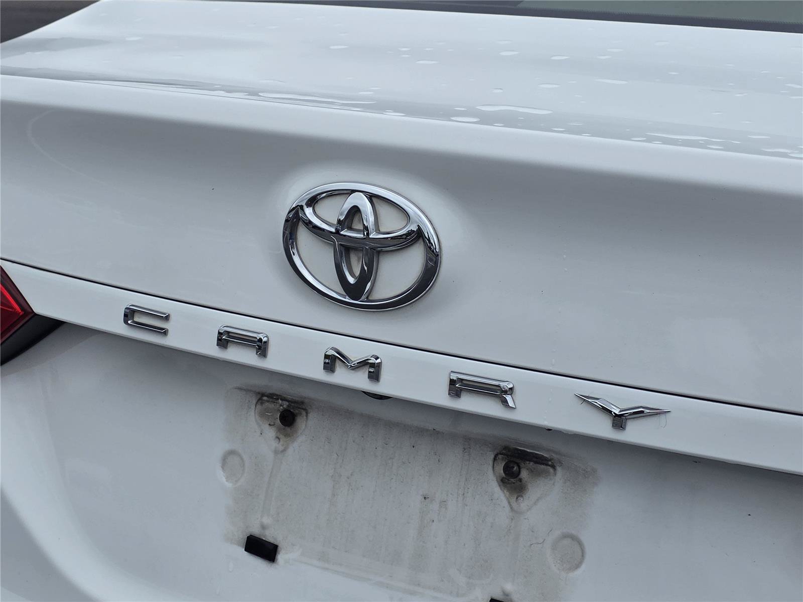 Used 2018 Toyota Camry LE FWD image 33