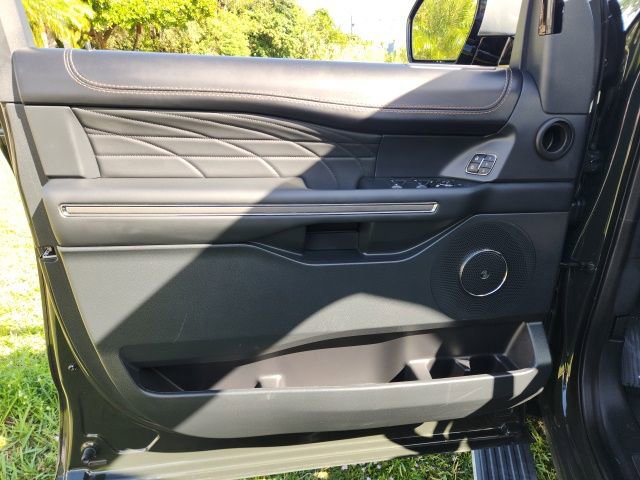 Used 2022 Ford Expedition Platinum image 32