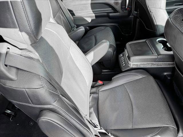 Used 2025 Toyota Sienna Platinum image 19