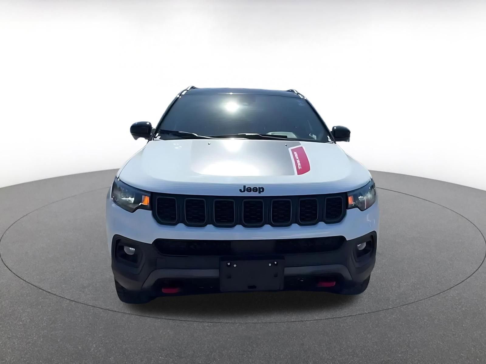 Used 2025 Jeep Compass Trailhawk image 4
