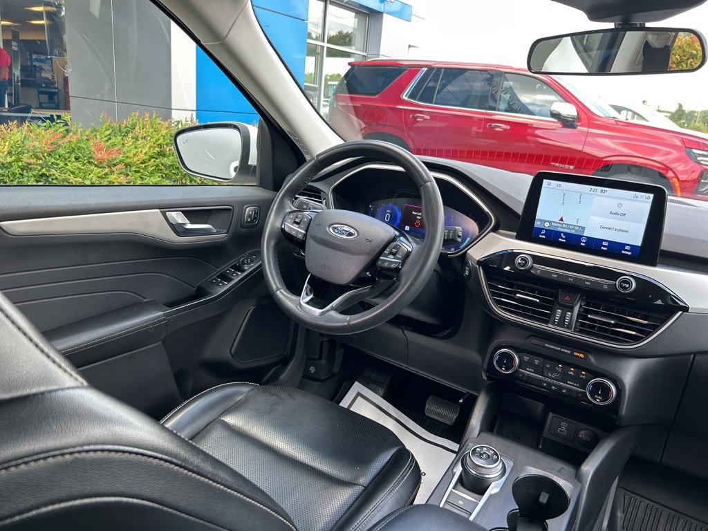 Used 2022 Ford Escape SEL w/ Technology Package image 16