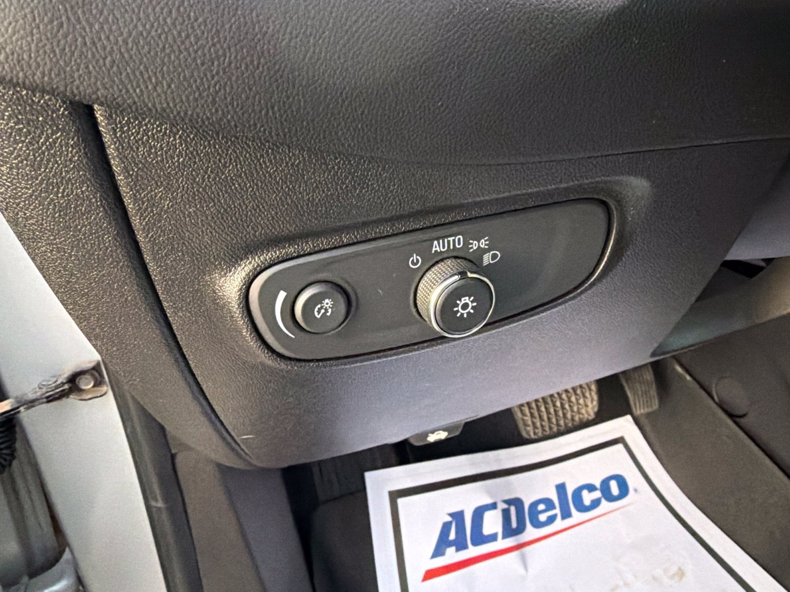 Used 2018 Chevrolet Equinox LS FWD image 13