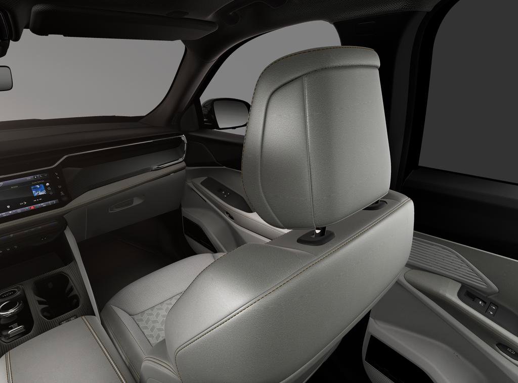 New 2026 Jeep Cherokee Overland w/ Advanced Pro Tech Group image 7