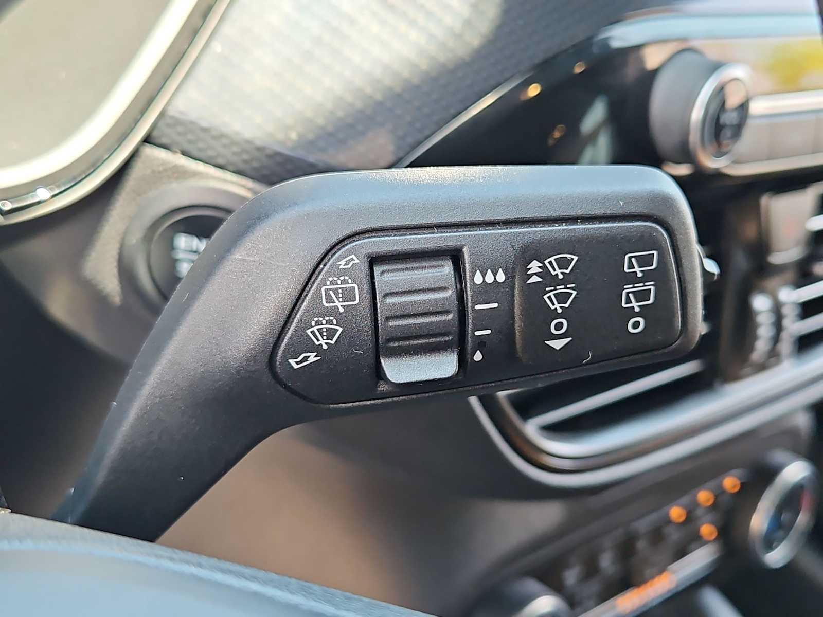 Used 2025 Ford Escape ST-Line FWD image 25