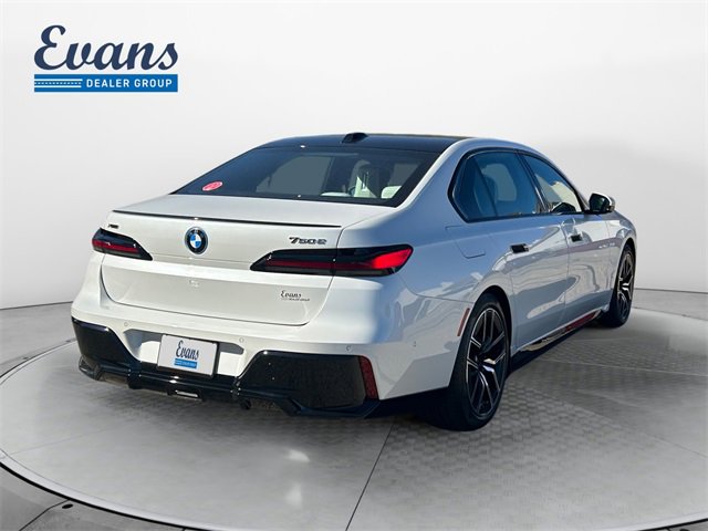 New 2026 BMW 750e xDrive image 5