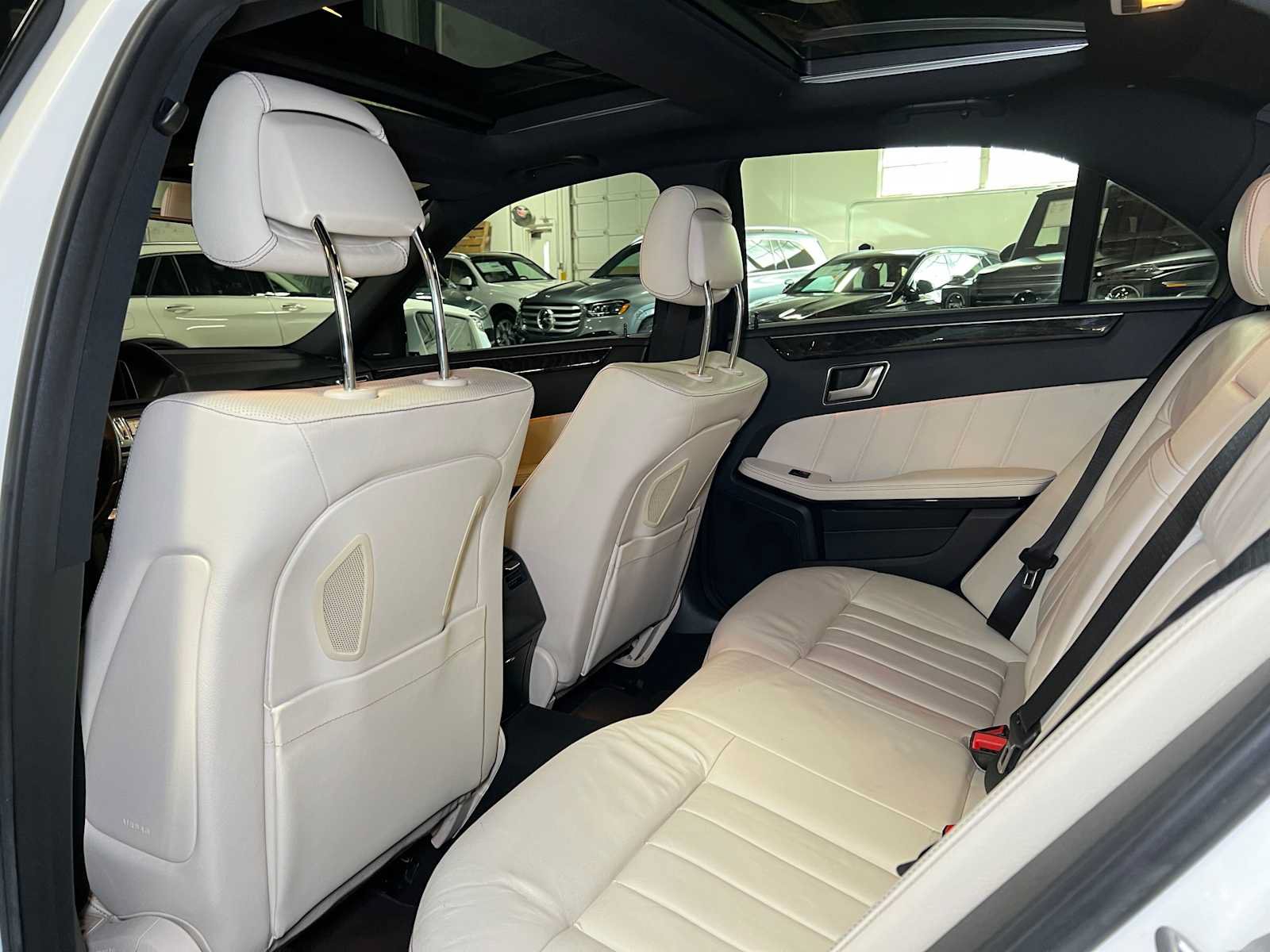 Used 2015 Mercedes-Benz E 400 4MATIC Sedan image 19