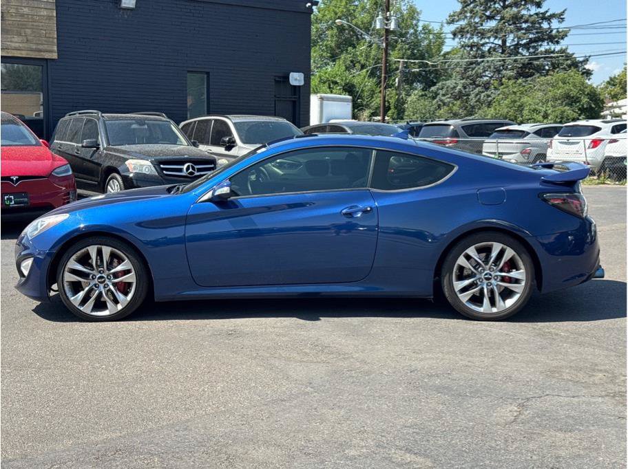 Used 2014 Hyundai Genesis 3.8 RWD image 2