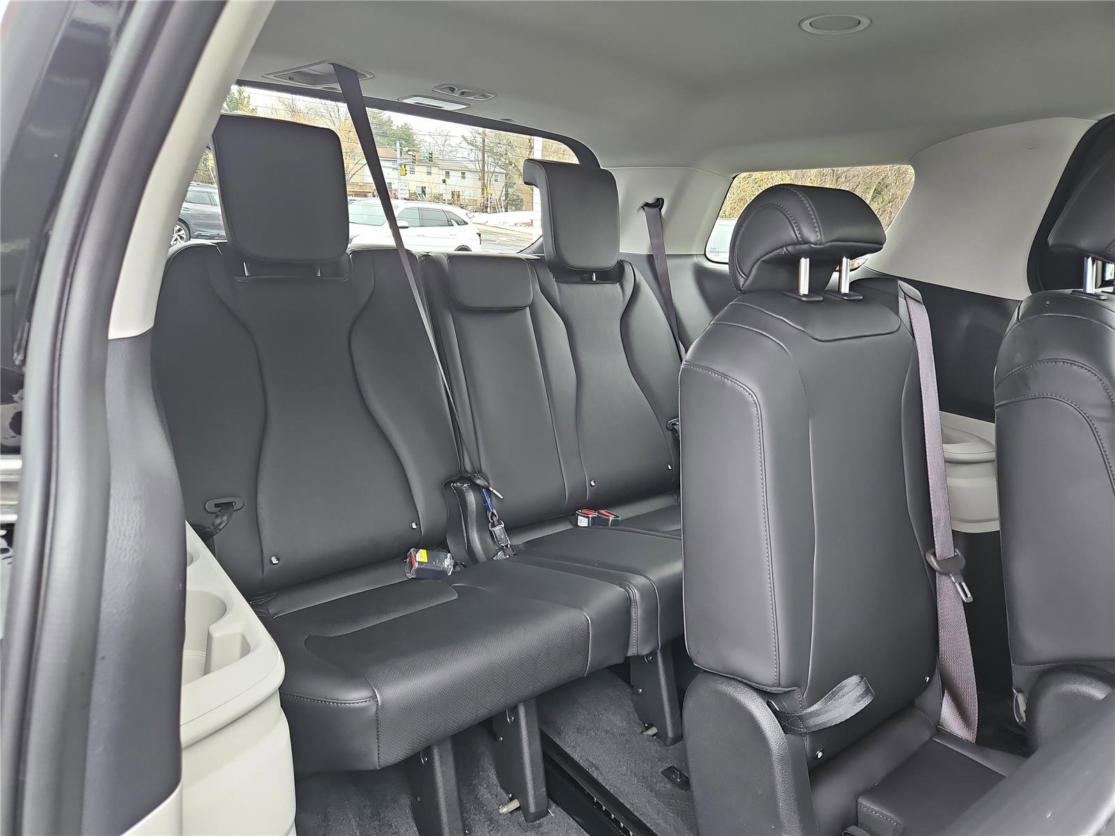 Certified 2024 Kia Carnival LX image 28