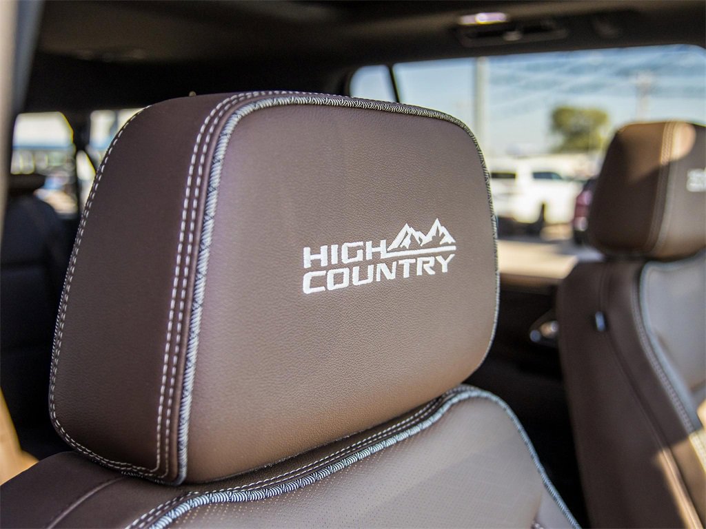 Used 2024 Chevrolet Suburban High Country image 23