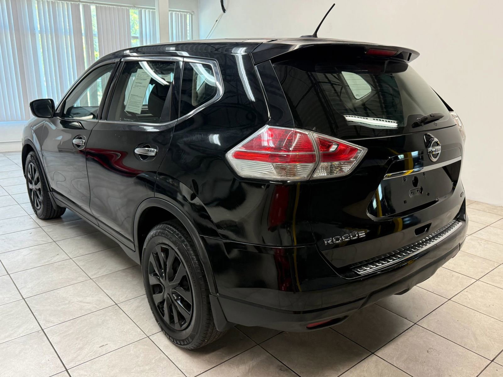 Used 2015 Nissan Rogue S AWD/4WD image 7