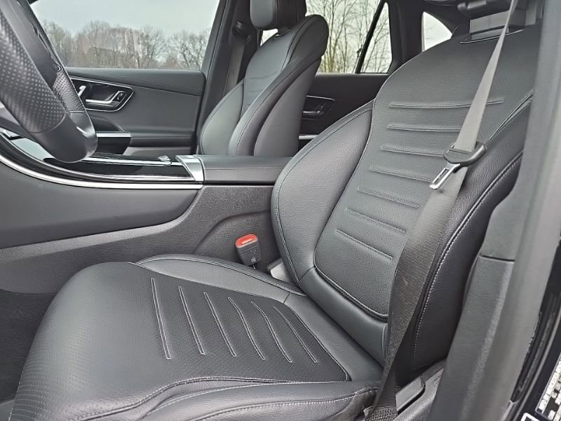 Used 2024 Mercedes-Benz GLC 300 4MATIC image 23