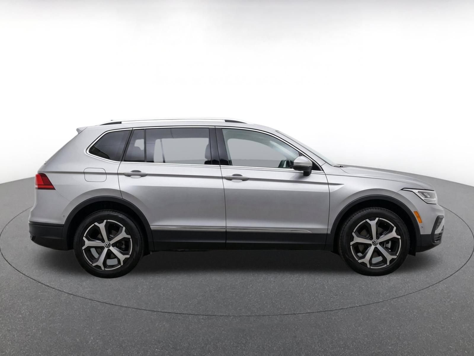 Used 2026 Volkswagen Tiguan SE FWD image 9