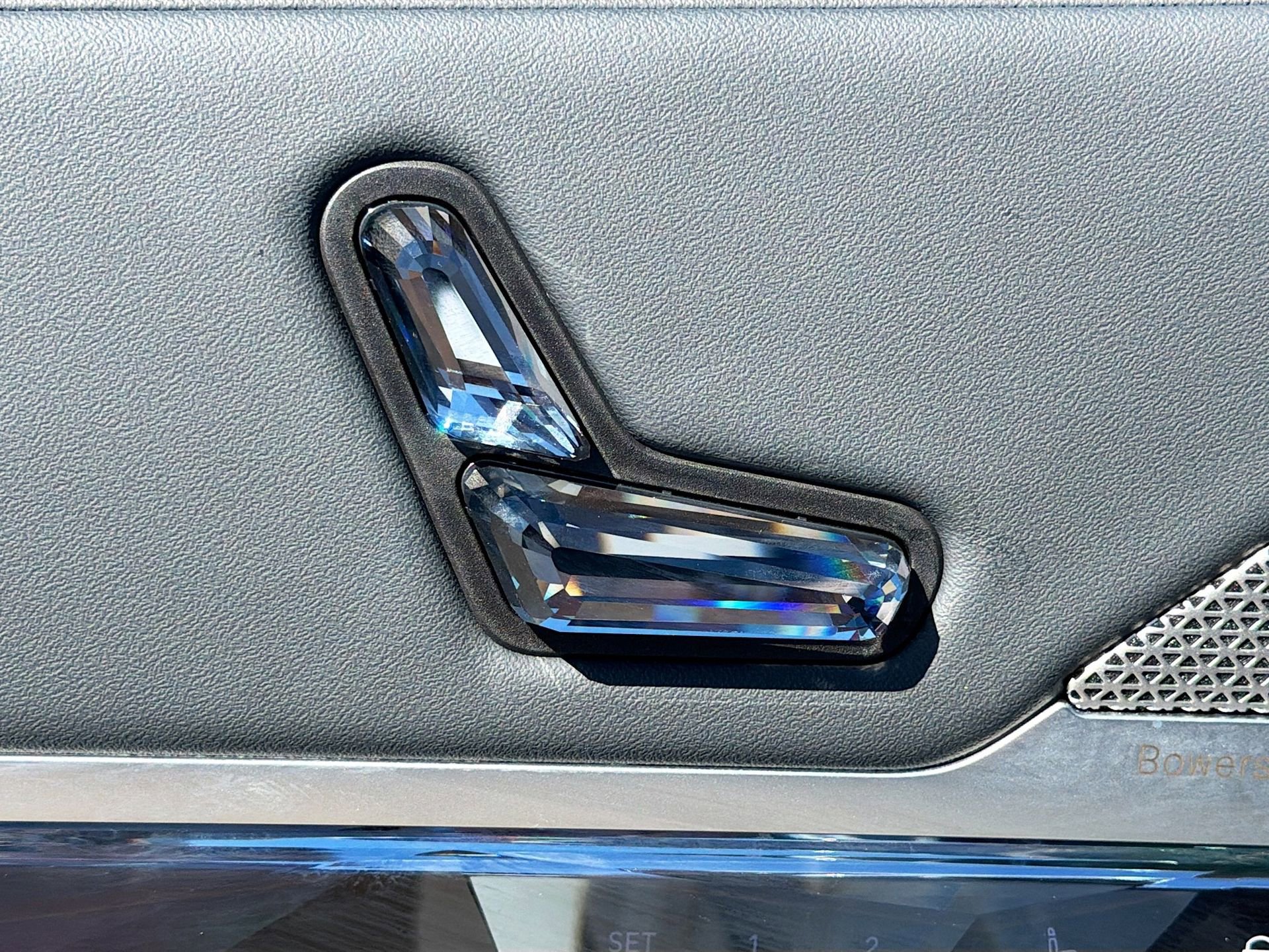 Certified 2025 BMW 740i image 26