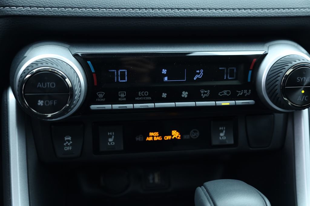 Used 2025 Toyota RAV4 XLE image 8