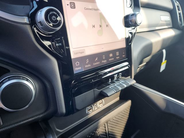 New 2026 RAM 1500 4x4 Crew Cab image 18