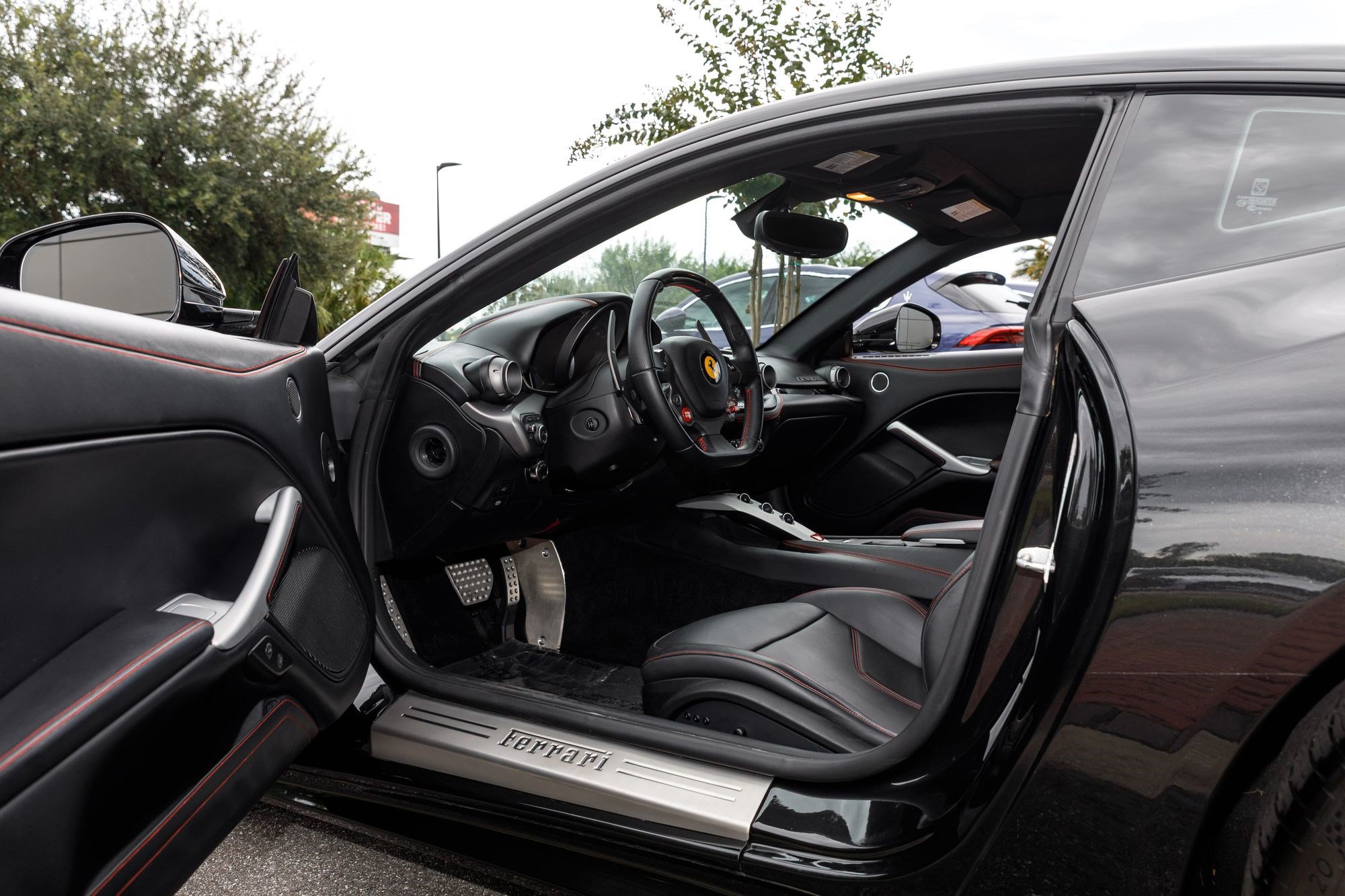 Used 2014 Ferrari F12 Berlinetta RWD image 35