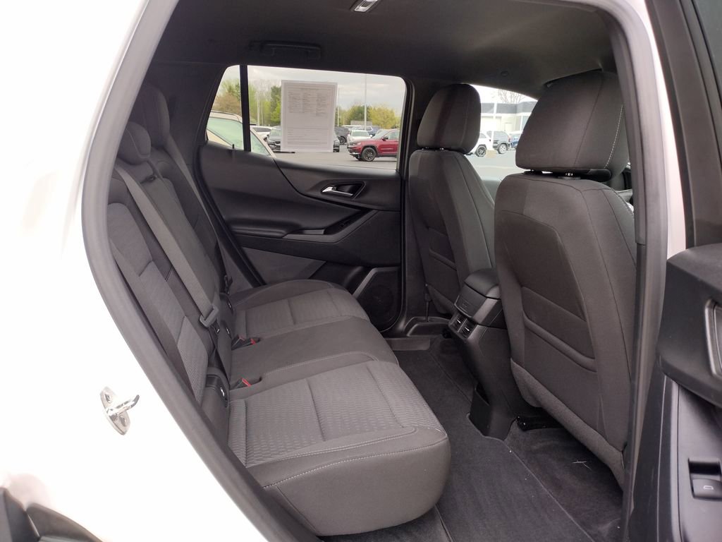 Used 2025 Chevrolet Equinox LT AWD/4WD image 17