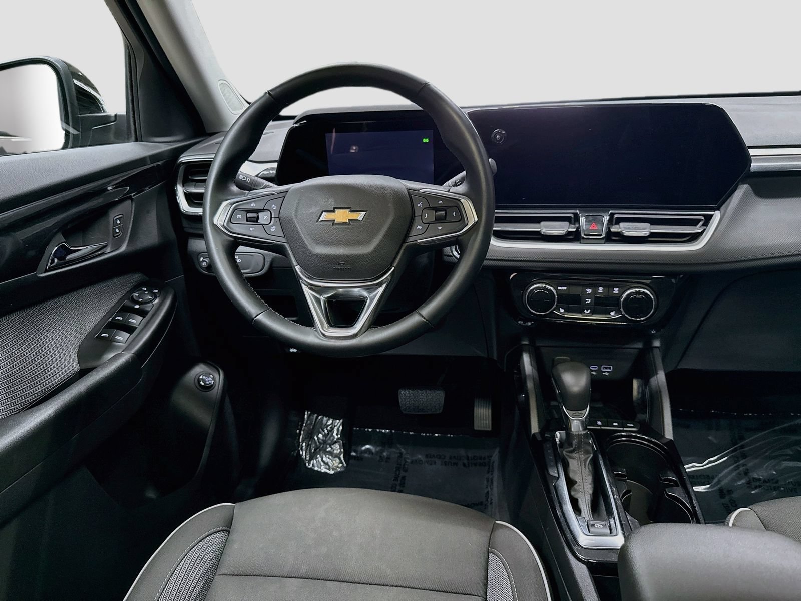 Used 2024 Chevrolet TrailBlazer LT w/ Convenience Package AWD/4WD image 25