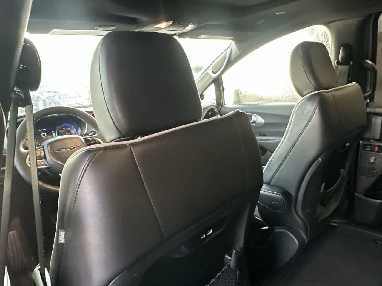 Used 2026 Chrysler Pacifica Limited FWD image 23