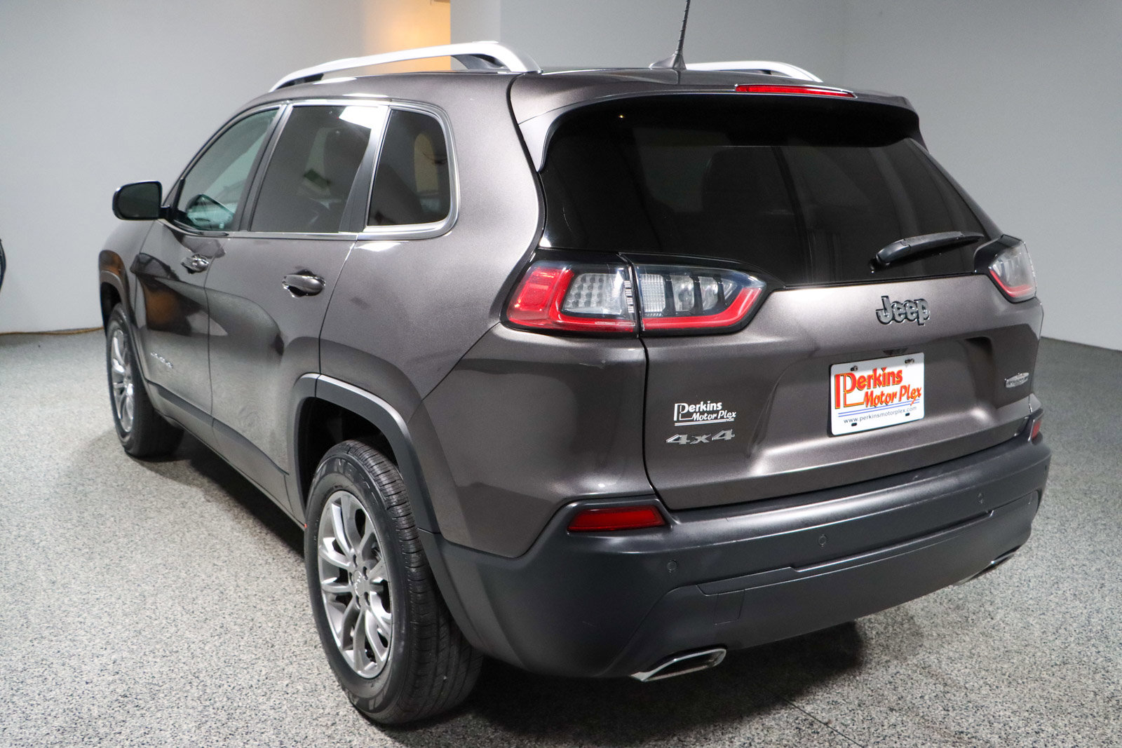 Used 2021 Jeep Cherokee Latitude Lux w/ Sun & Sound Group AWD/4WD image 9