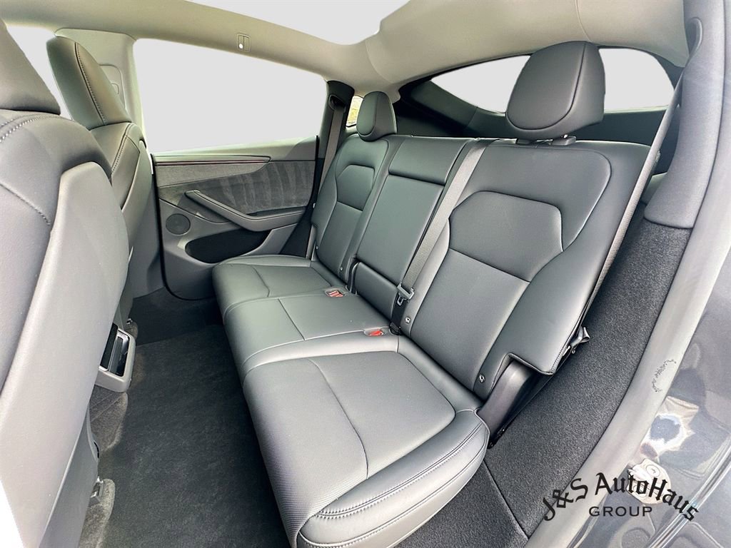 Used 2026 Tesla Model Y Long Range image 27