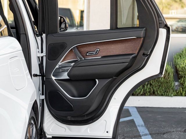 Used 2023 Land Rover Range Rover SE image 25