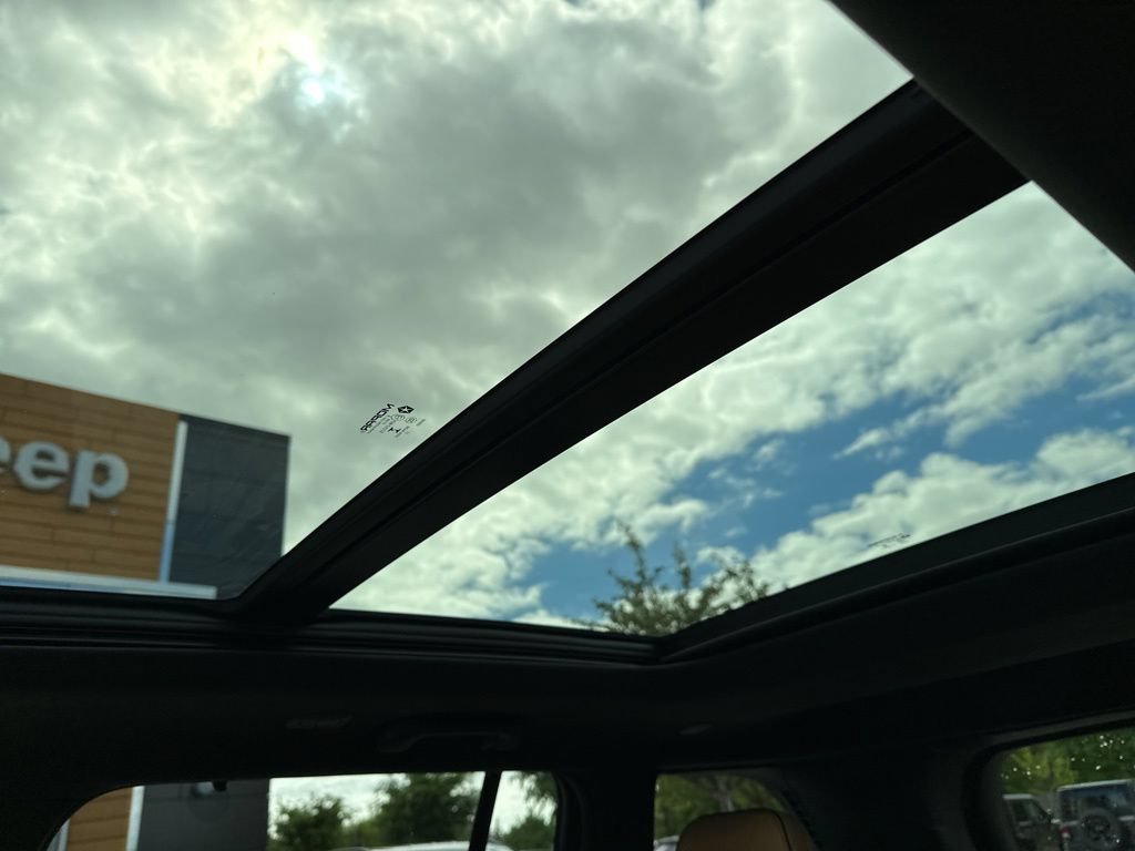 New 2026 Jeep Grand Cherokee Summit AWD/4WD image 38