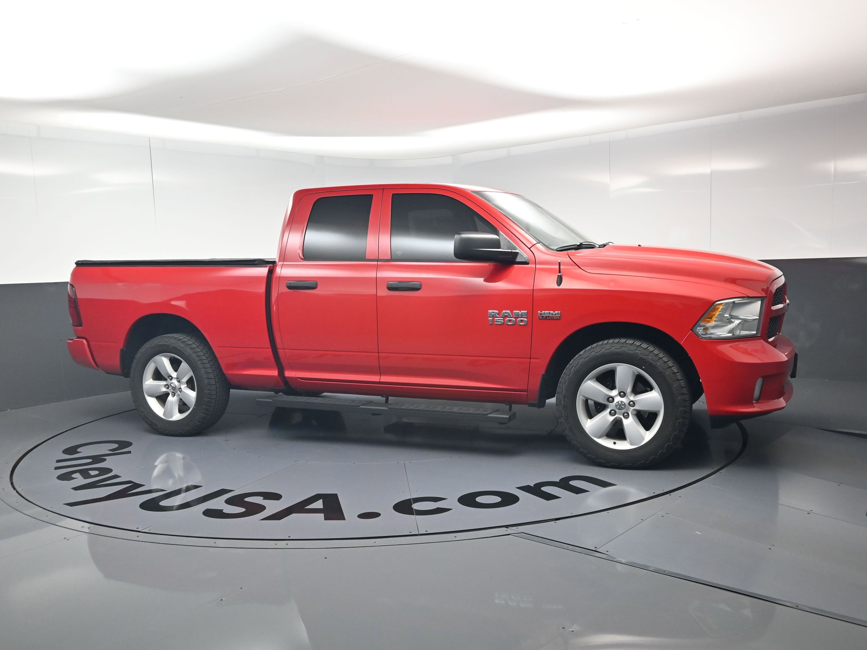 Used 2015 RAM 1500 Express RWD image 2