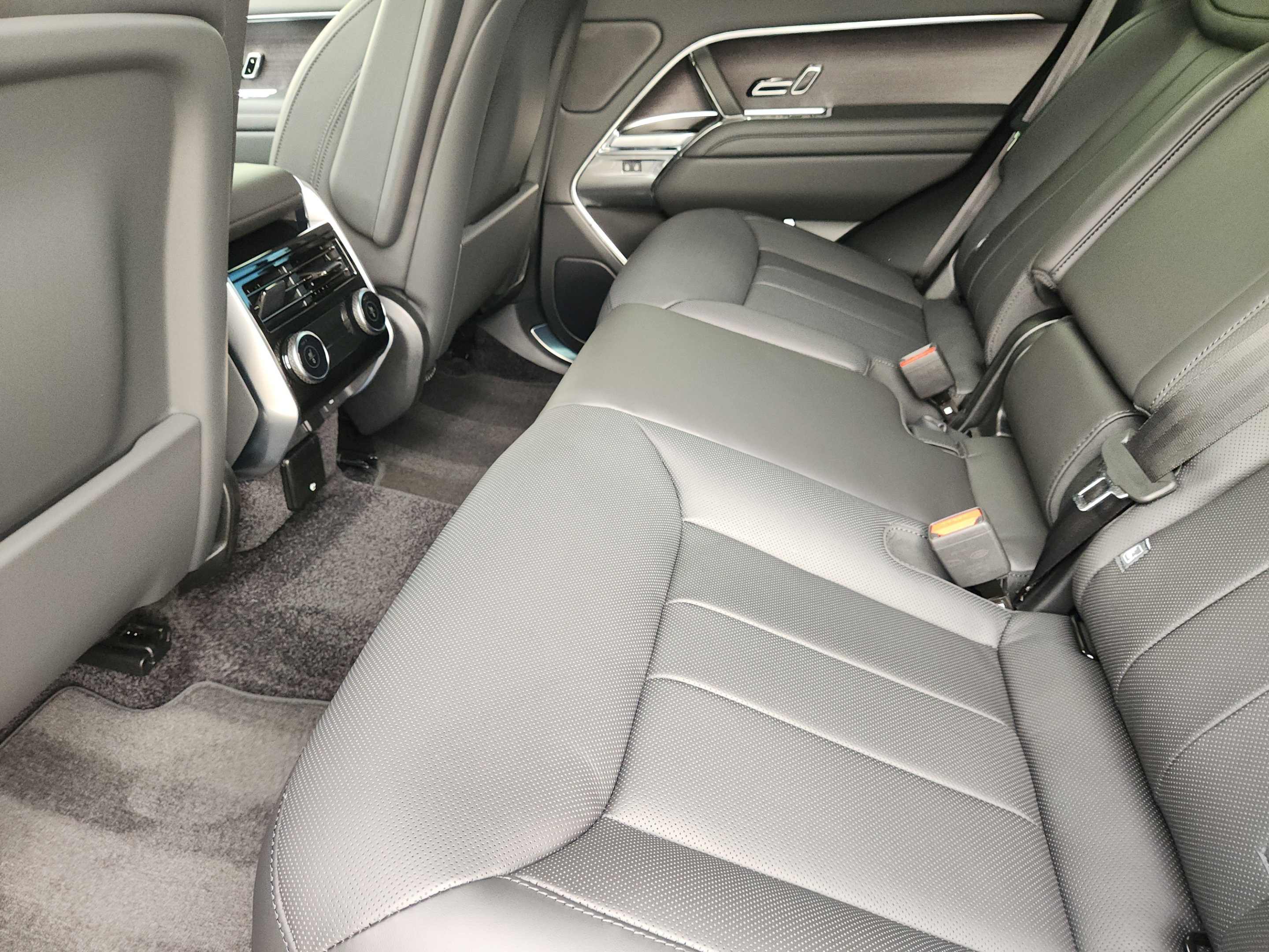 New 2027 Land Rover Range Rover SE AWD/4WD image 24