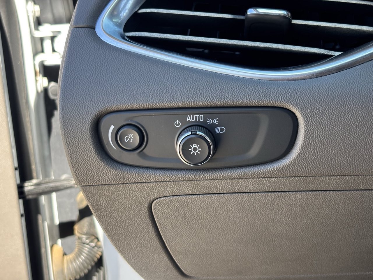 Used 2018 Chevrolet Malibu LT FWD image 29