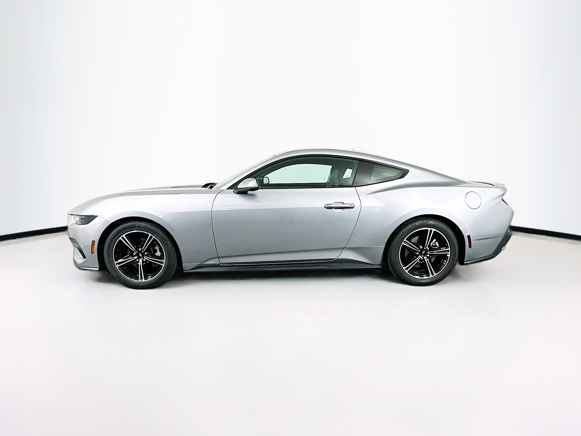 Used 2025 Ford Mustang Premium RWD image 4