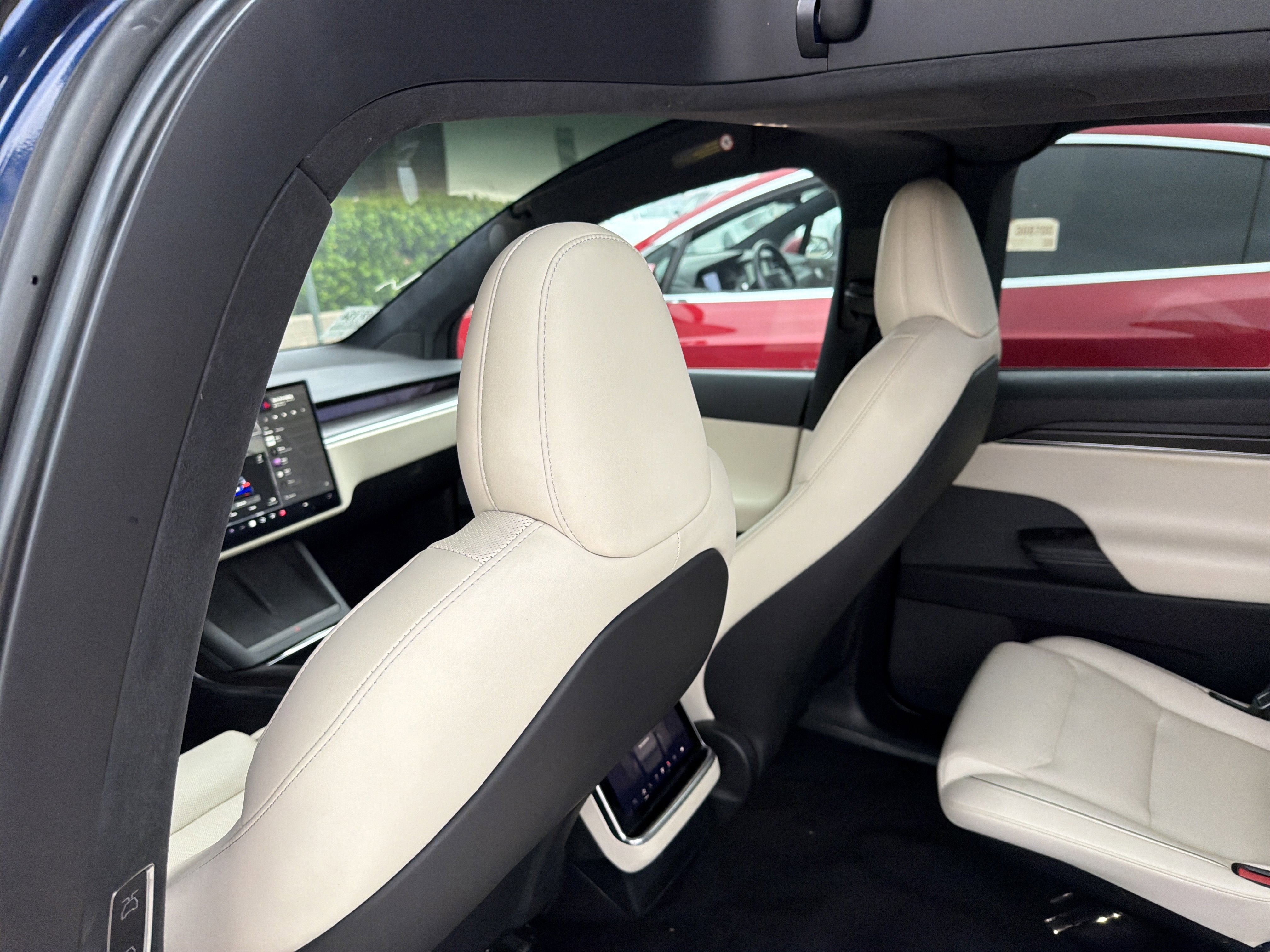 Used 2022 Tesla Model X Plaid image 7