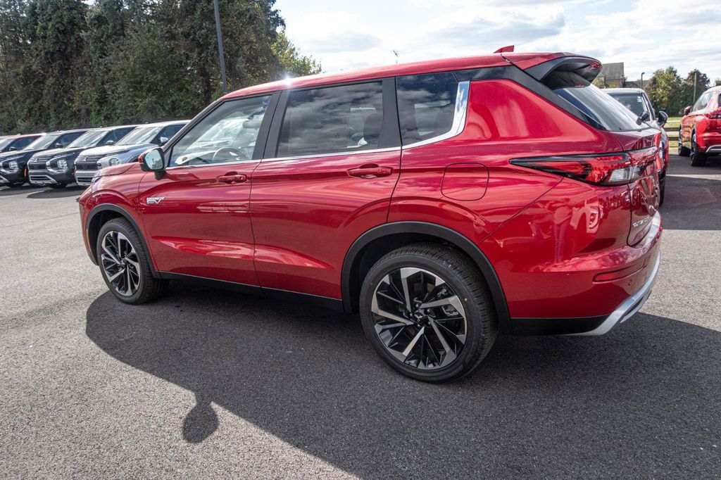 New 2025 Mitsubishi Outlander 4WD Plug-In Hybrid image 15
