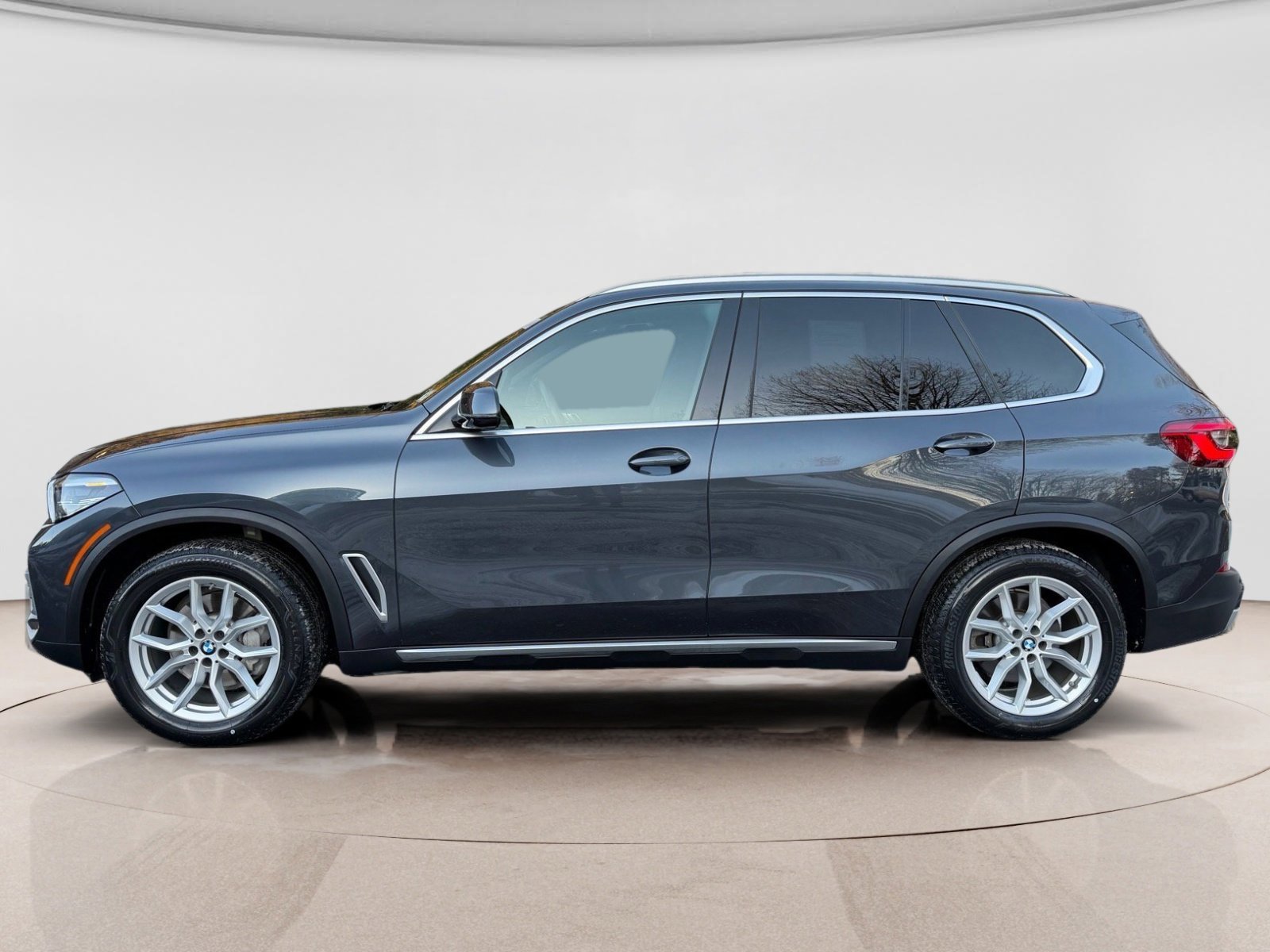 Used 2019 BMW X5 xDrive40i w/ Convenience Package AWD/4WD image 2