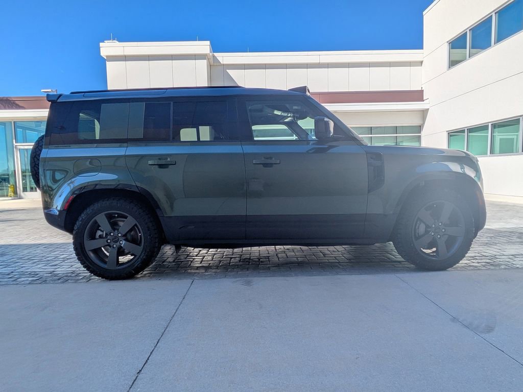 New 2026 Land Rover Defender 110 X-Dynamic SE image 3