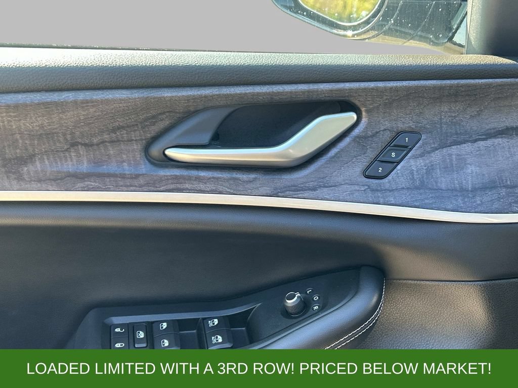 Used 2023 Jeep Grand Cherokee L Limited w/ Luxury Tech Group II AWD/4WD image 14