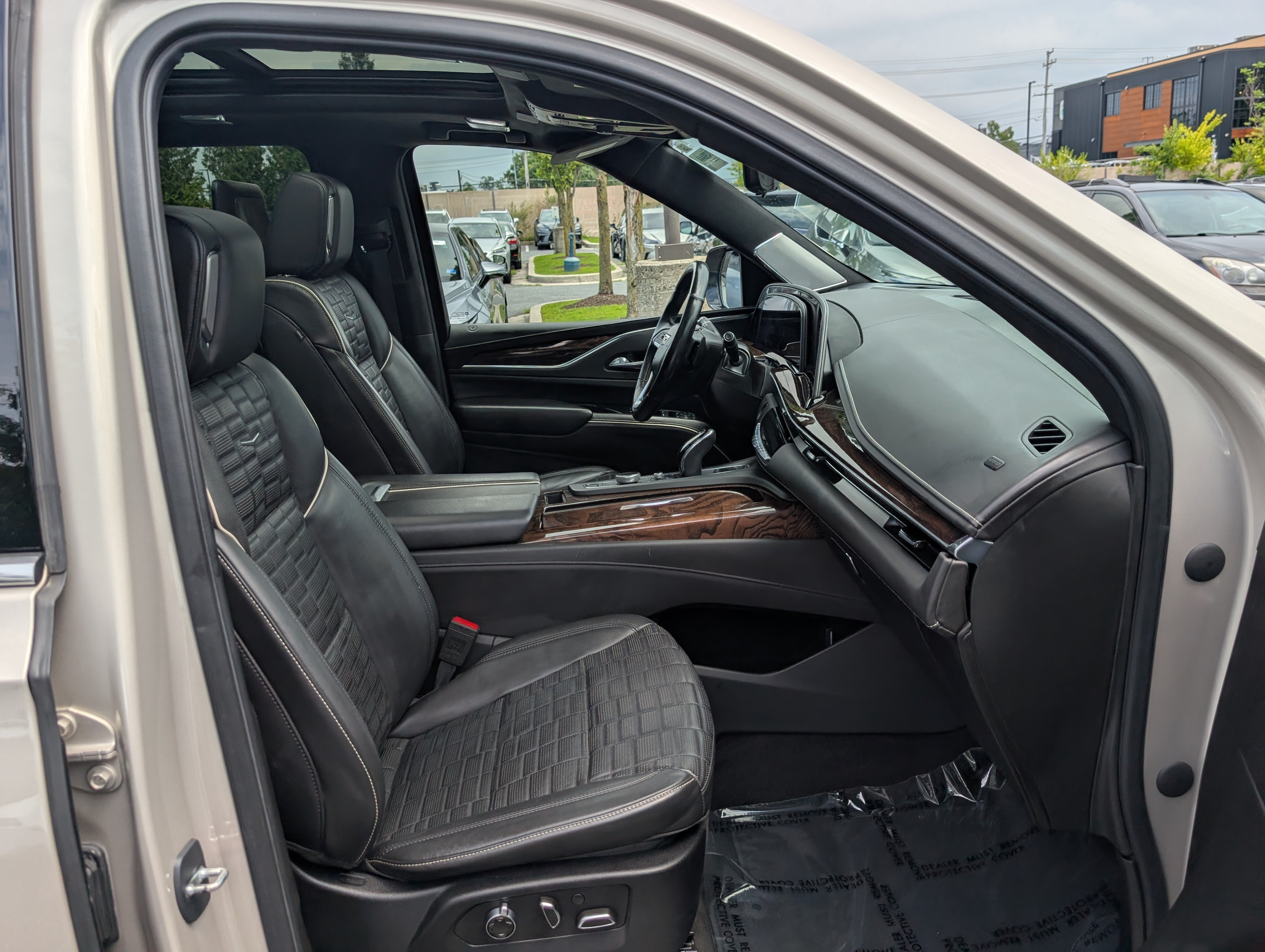 Used 2021 Cadillac Escalade ESV Premium Luxury Platinum AWD/4WD image 11