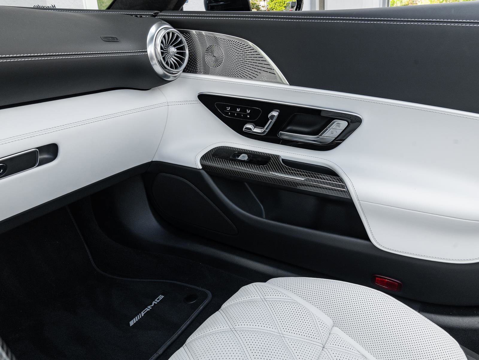 Used 2024 Mercedes-Benz SL 63 AMG 4MATIC image 28