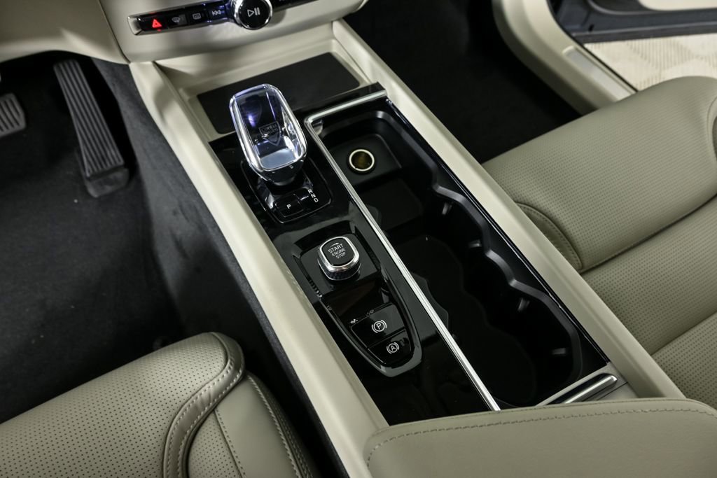 New 2026 Volvo XC60 B5 Ultra w/ Protection Package Premier image 17