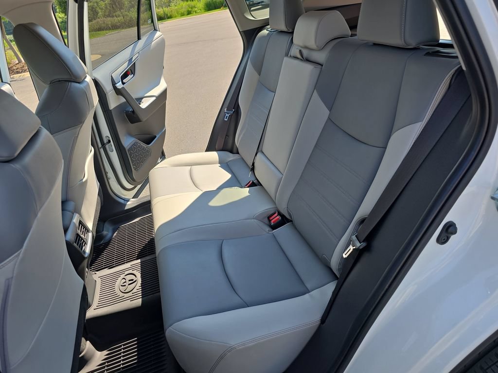 Used 2019 Toyota RAV4 Limited AWD/4WD image 16