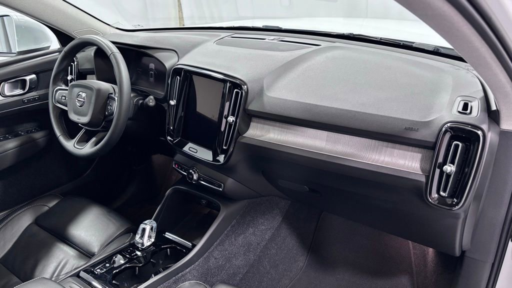 Used 2023 Volvo XC40 B5 Plus w/ Climate Package image 20