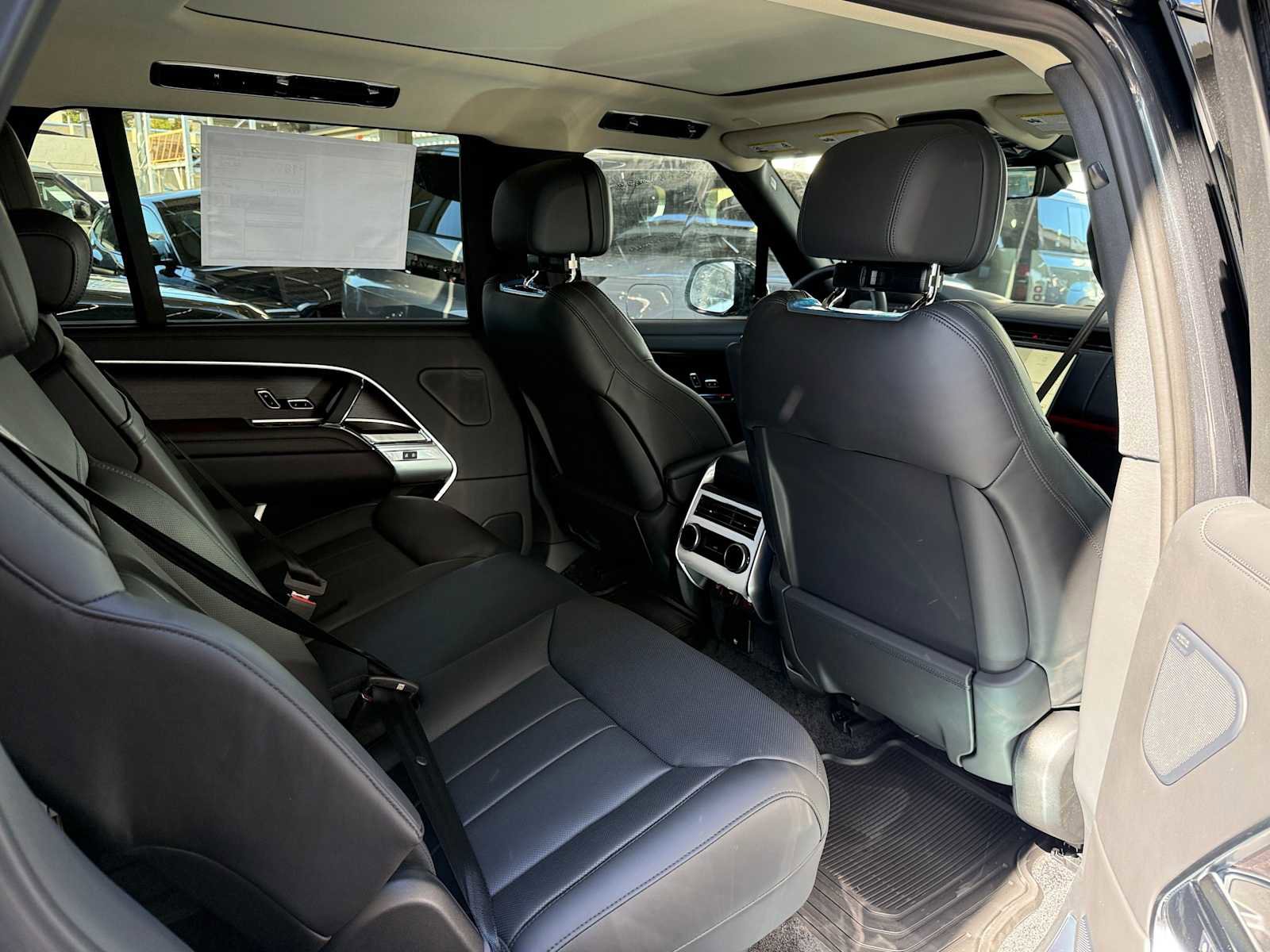 New 2025 Land Rover Range Rover Long Wheelbase SE image 11
