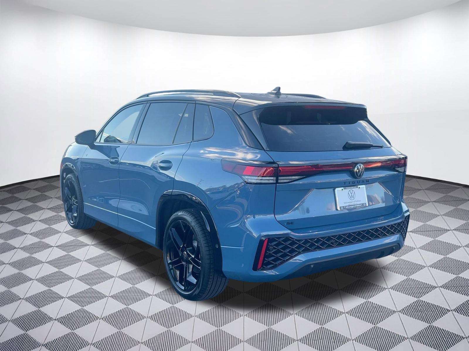 New 2026 Volkswagen Tiguan SE R-Line image 3